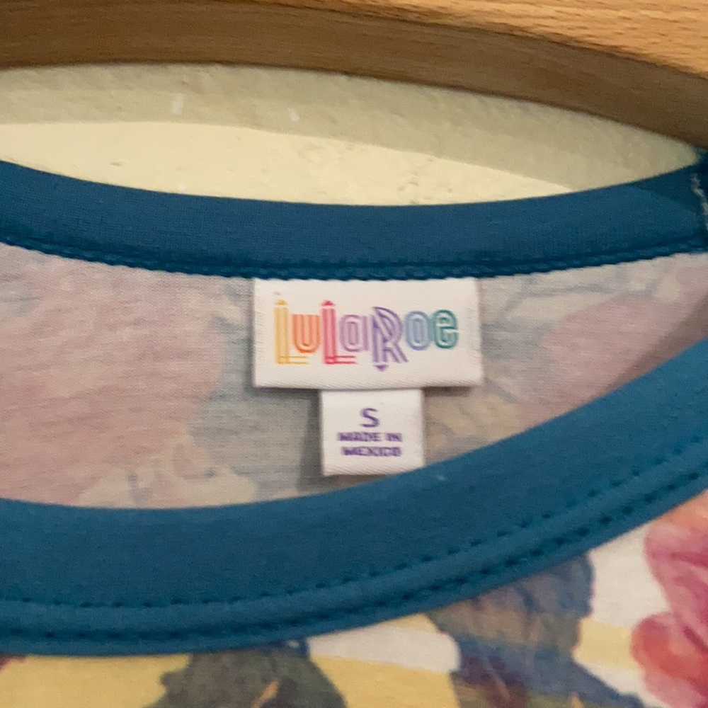 LulaRoe Floral Baseball Tee - Picture 2 of 6